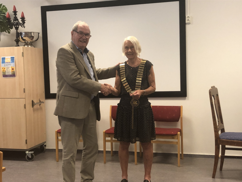 Presidentskiftet ble høytidelig gjennomført på møtet 27. juni.