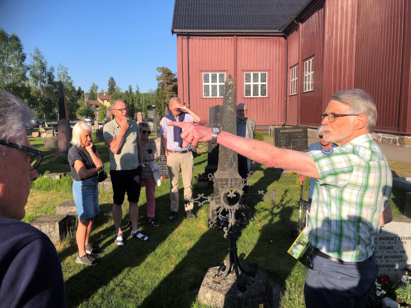 Orientering om kirkegården i Elverum